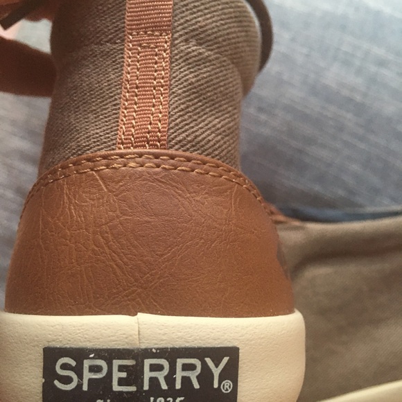 SALE! 🛍SPERRY BOY’S MID TOP SNEAKER 👟 - Picture 3 of 7